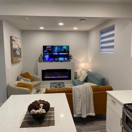 A Very Nice Basement Ensuite. Calgary Exterior photo