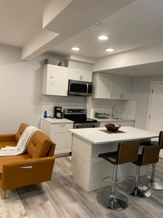 A Very Nice Basement Ensuite. Calgary Exterior photo